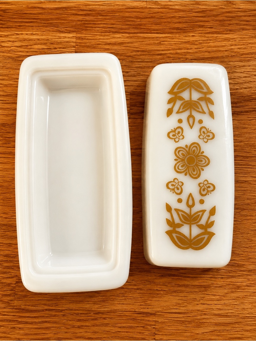 PYREX Gold butterfly Butter Dish